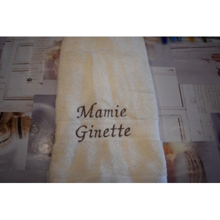 serviette  50cm sur 100cm brodée sur 2 lignes